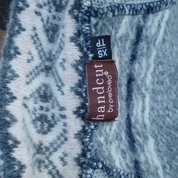 Preloved Sweater (Canadian Handmade) Size XS - Picture 6 of 7
